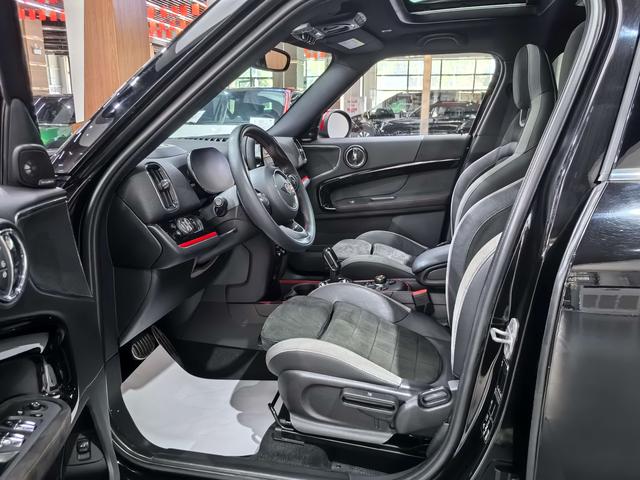 MINI JCW Hatch 2021 thumb 3