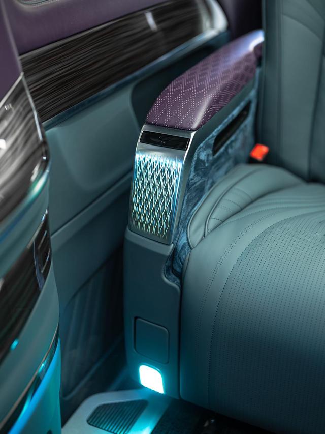 Mercedes-Benz V-Класс 2024 thumb 8