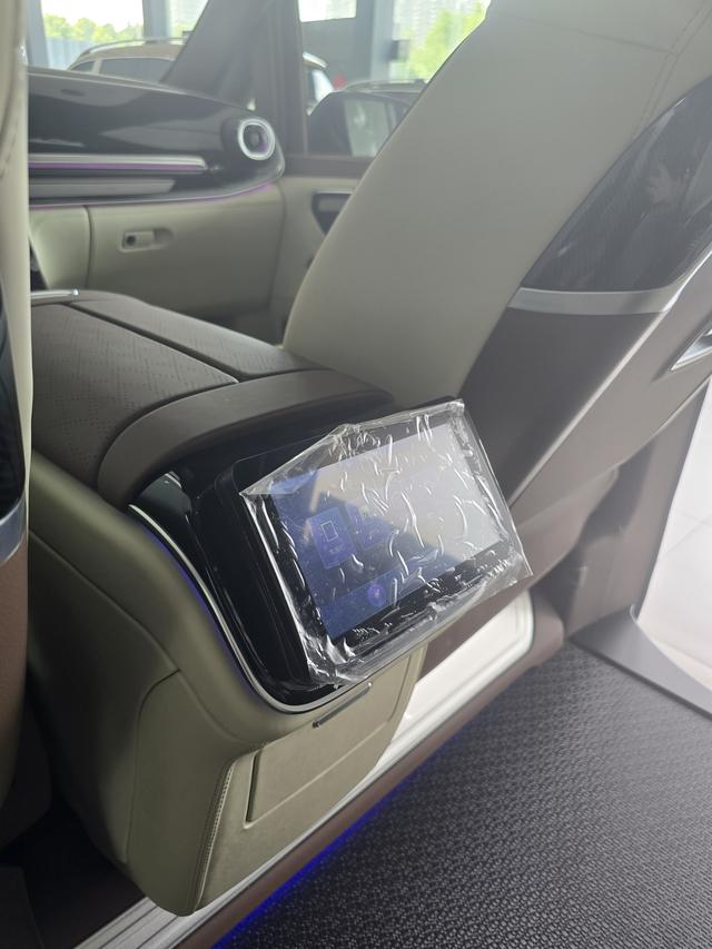 Mercedes-Benz V-Класс 2024 thumb 5