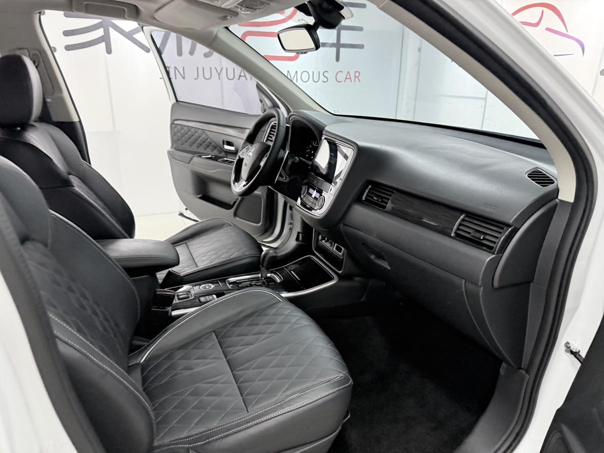 Mitsubishi Outlander 2020 thumb 6