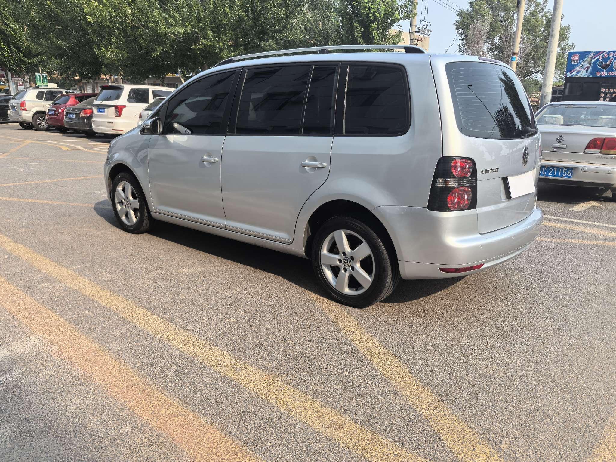 Volkswagen Touran 2013 thumb 2