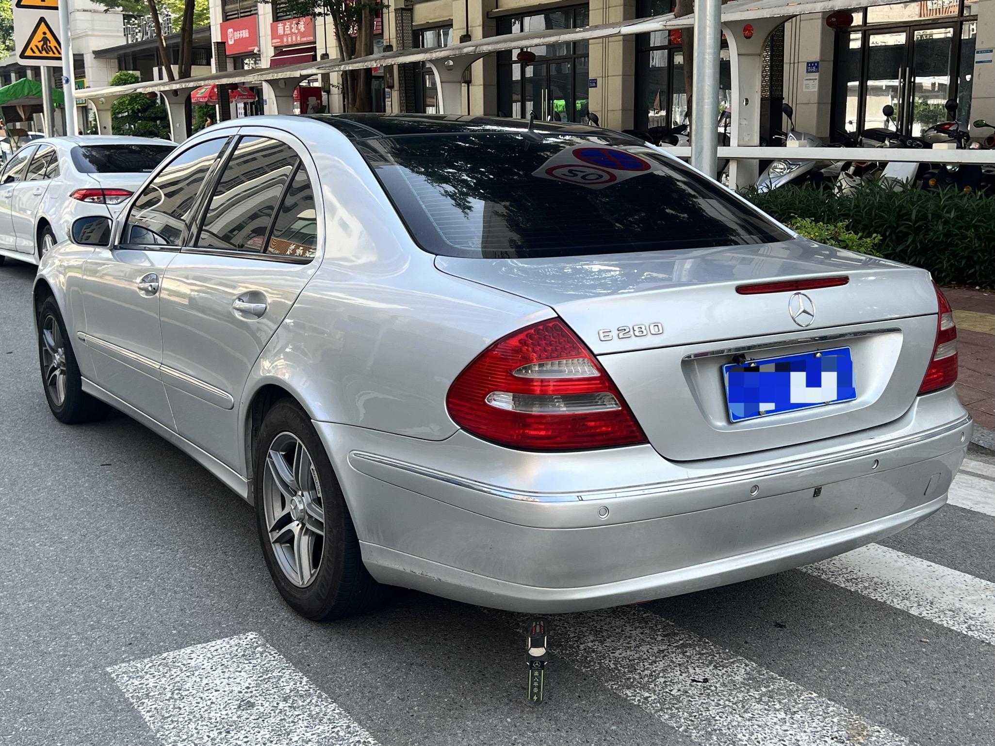 Mercedes-Benz E-Class 2006 thumb 2