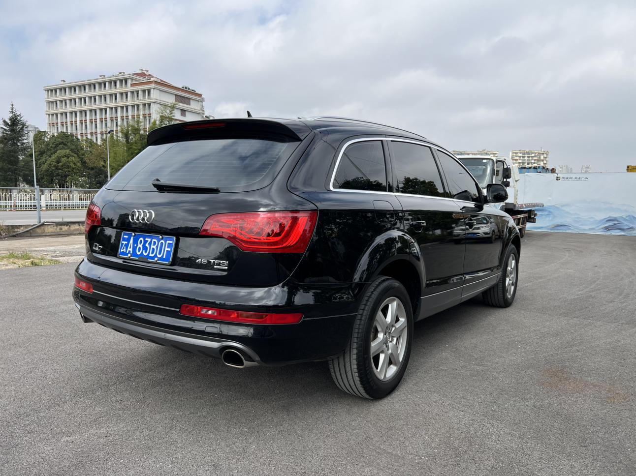 Audi Q7 2015 thumb 3
