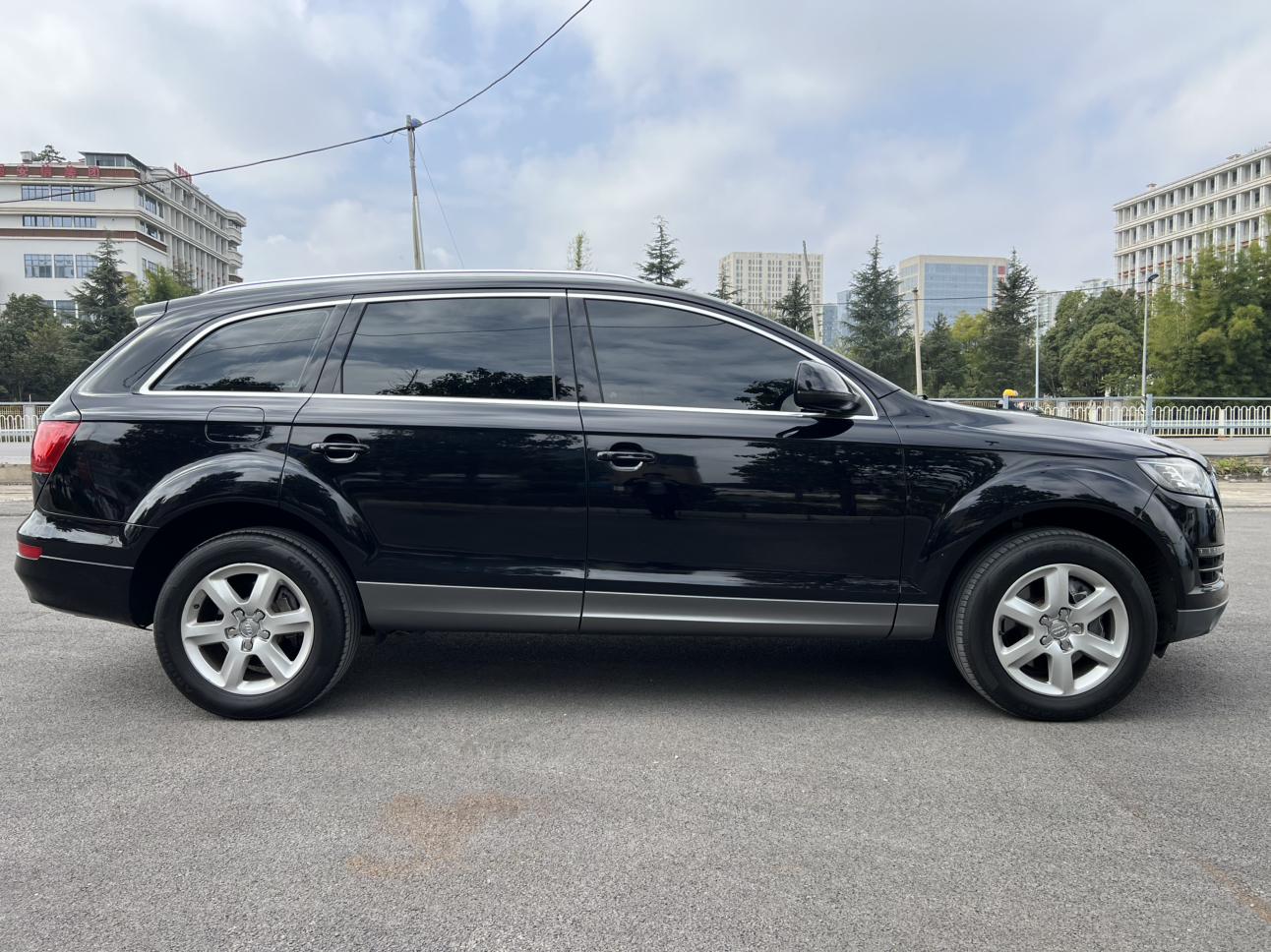Audi Q7 2015 thumb 4