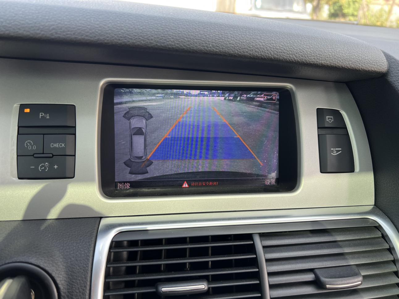 Audi Q7 2015 thumb 9