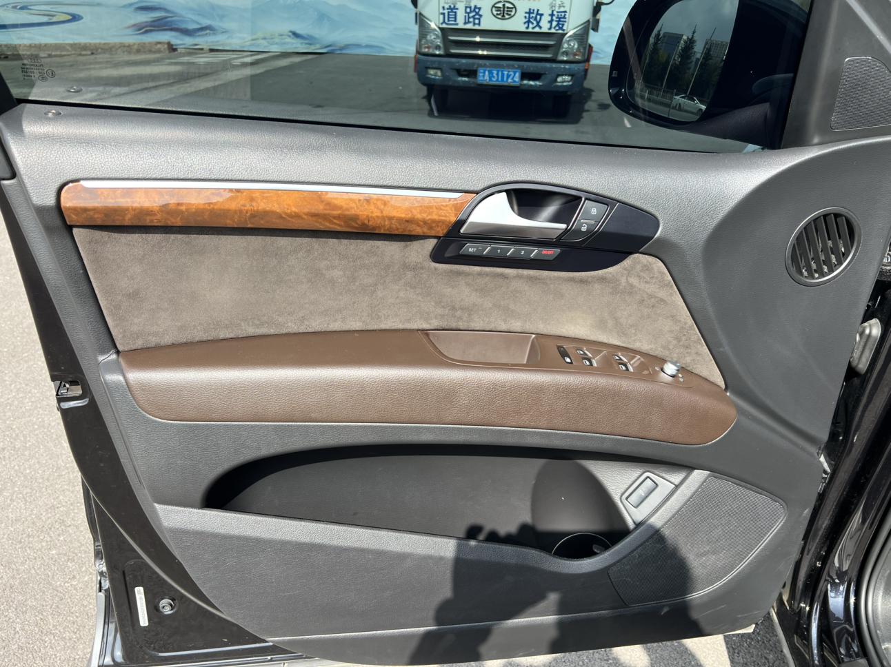 Audi Q7 2015 thumb 12