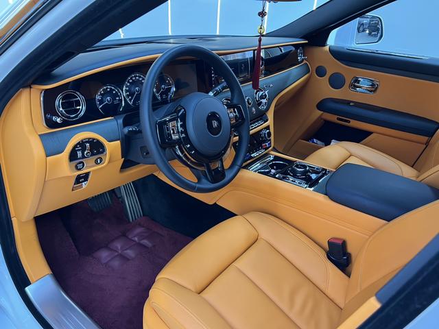 Rolls-Royce Ghost 2024 thumb 4