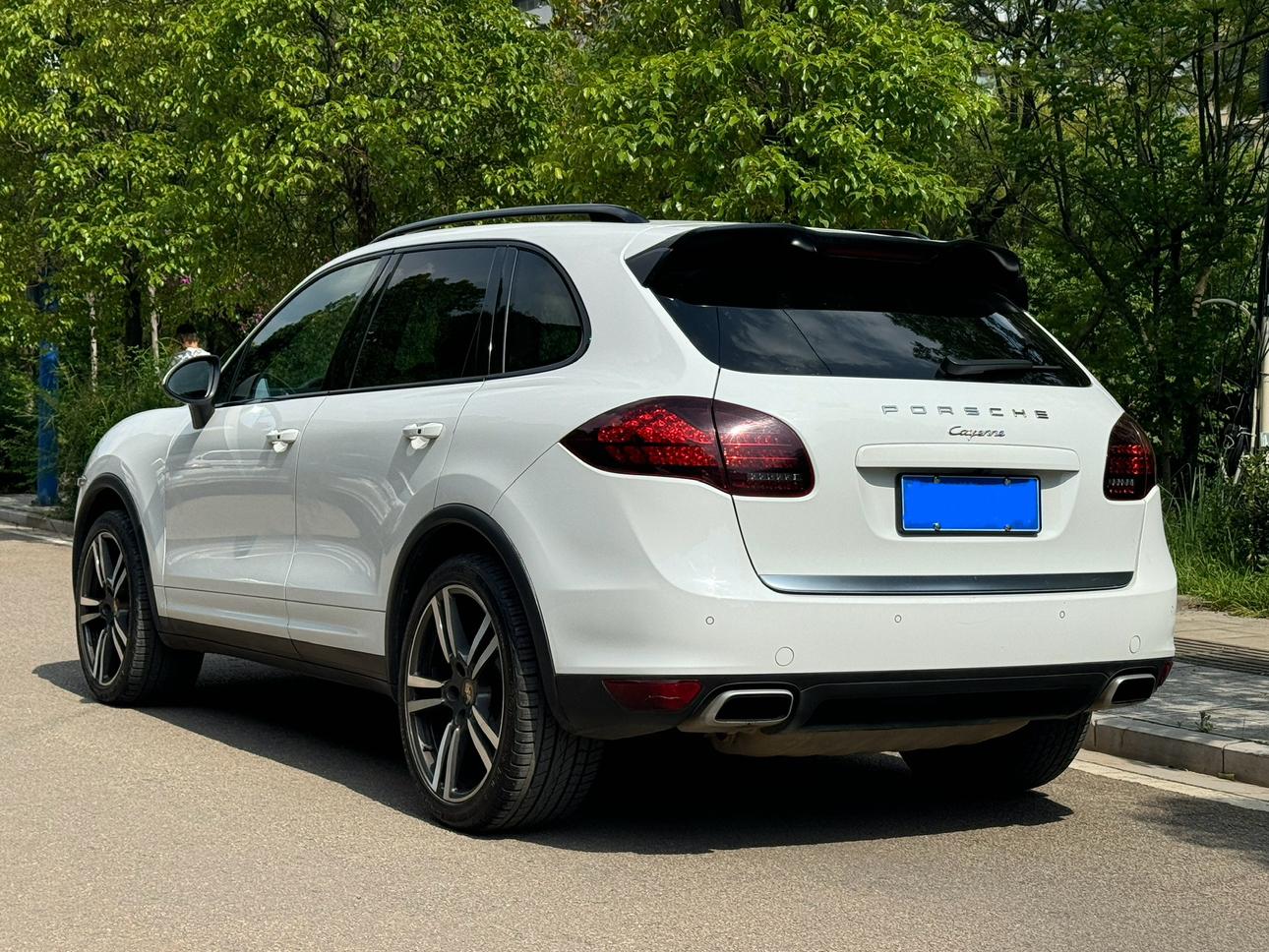 Porsche Cayenne 2012 thumb 3