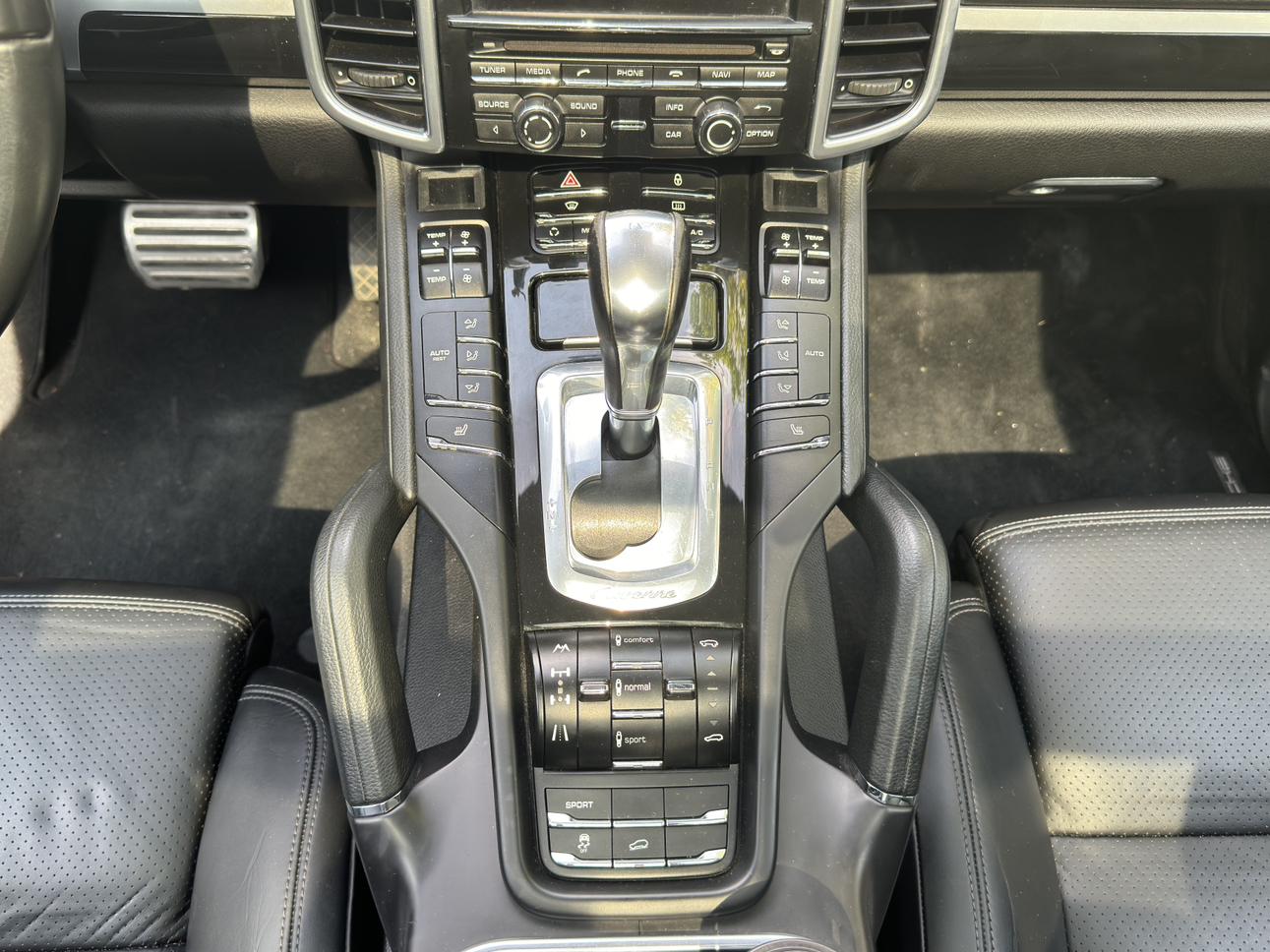 Porsche Cayenne 2012 thumb 7