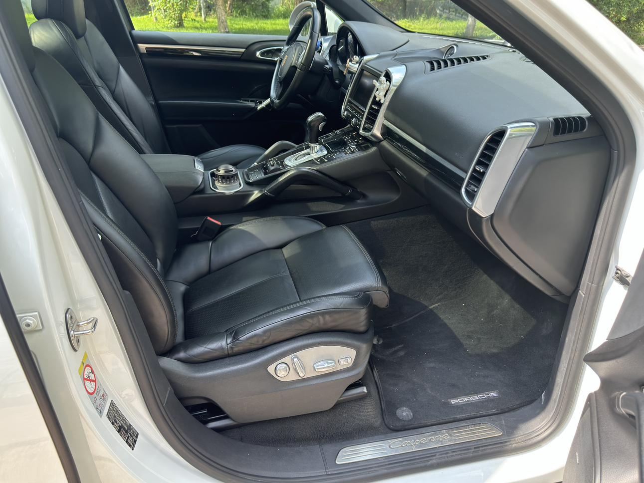 Porsche Cayenne 2012 thumb 9