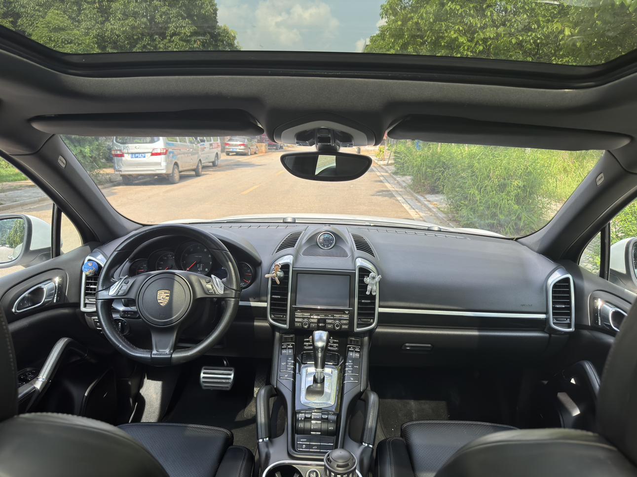 Porsche Cayenne 2012 thumb 10