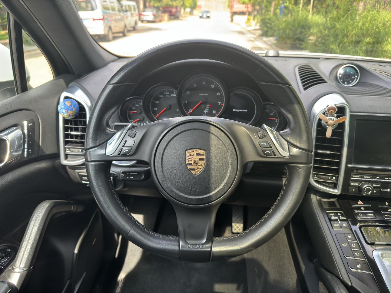 Porsche Cayenne 2012 thumb 11