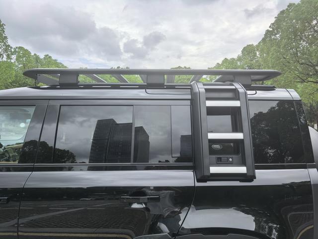 Land Rover Defender 2023 thumb 7