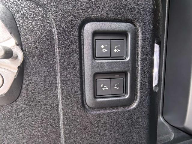 Land Rover Defender 2023 thumb 8
