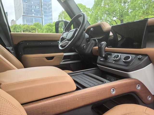 Land Rover Defender 2023 thumb 10
