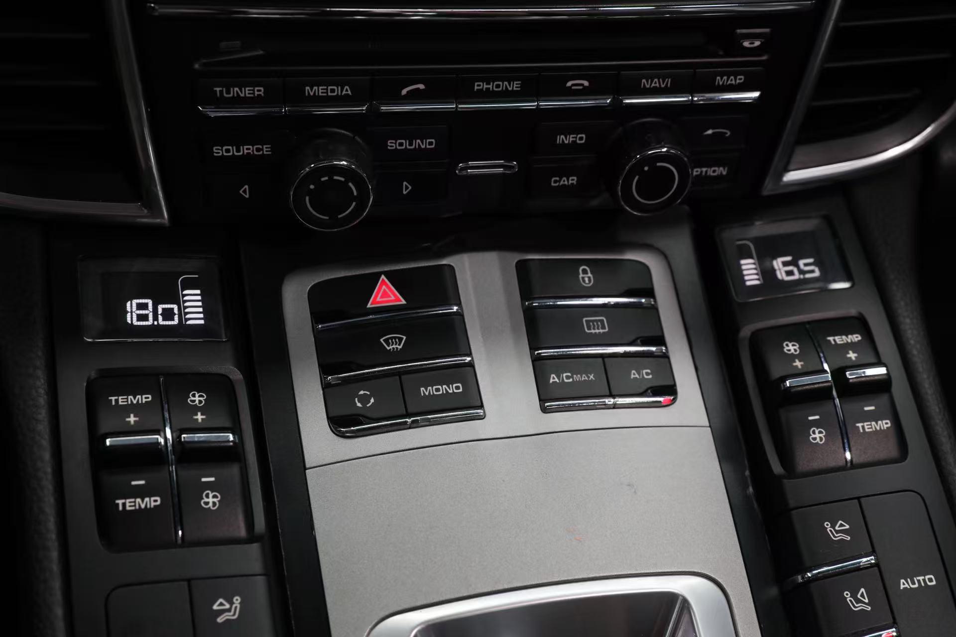 Porsche Panamera 2012 thumb 4