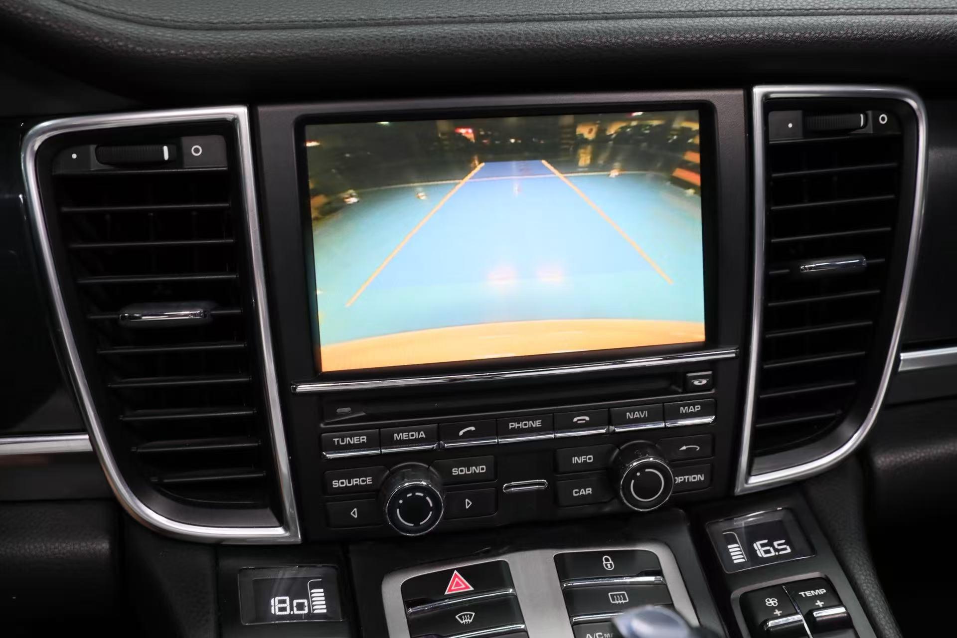 Porsche Panamera 2012 thumb 5