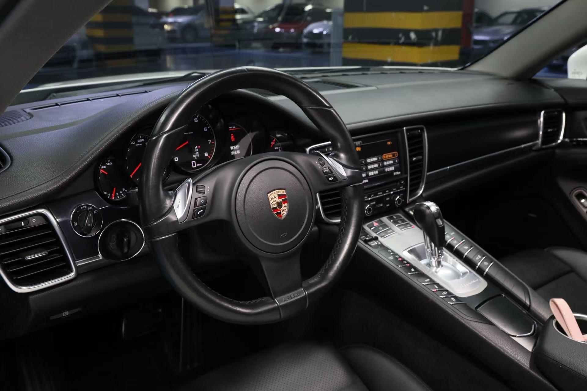Porsche Panamera 2012 thumb 10