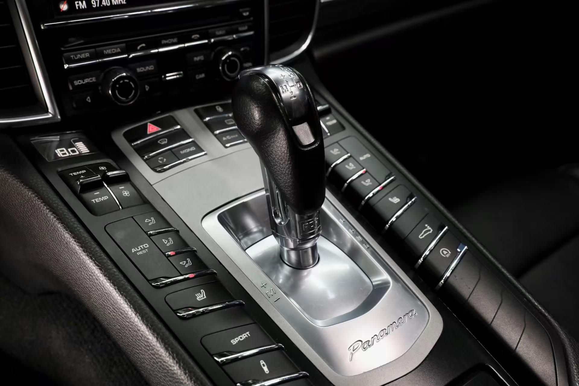 Porsche Panamera 2012 thumb 11