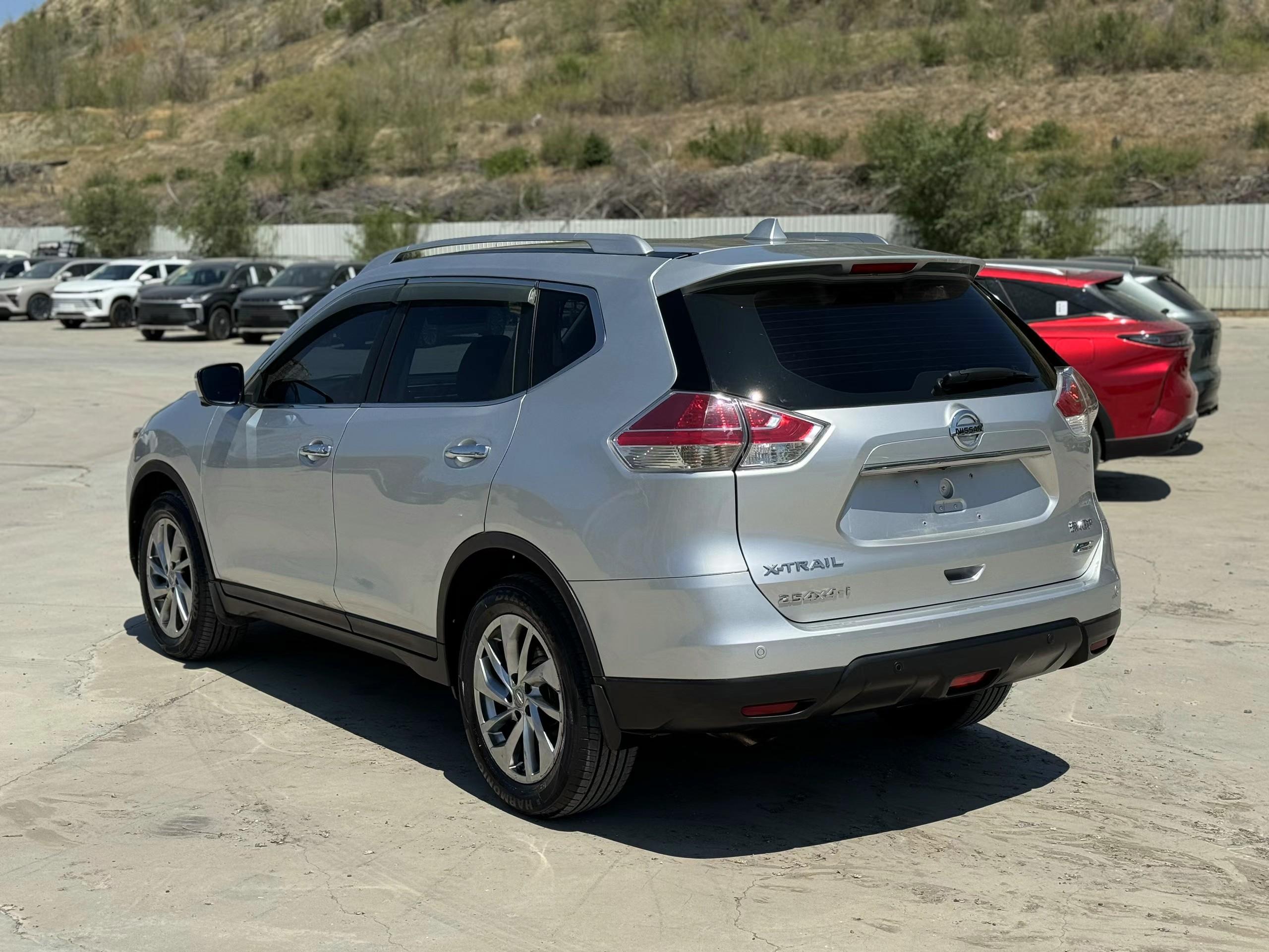 Nissan X-Trail 2015 thumb 2