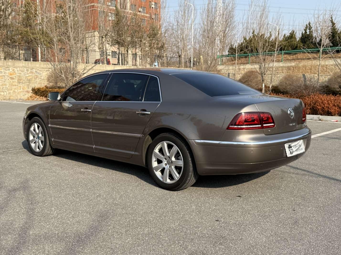Volkswagen Phaeton 2016 thumb 2