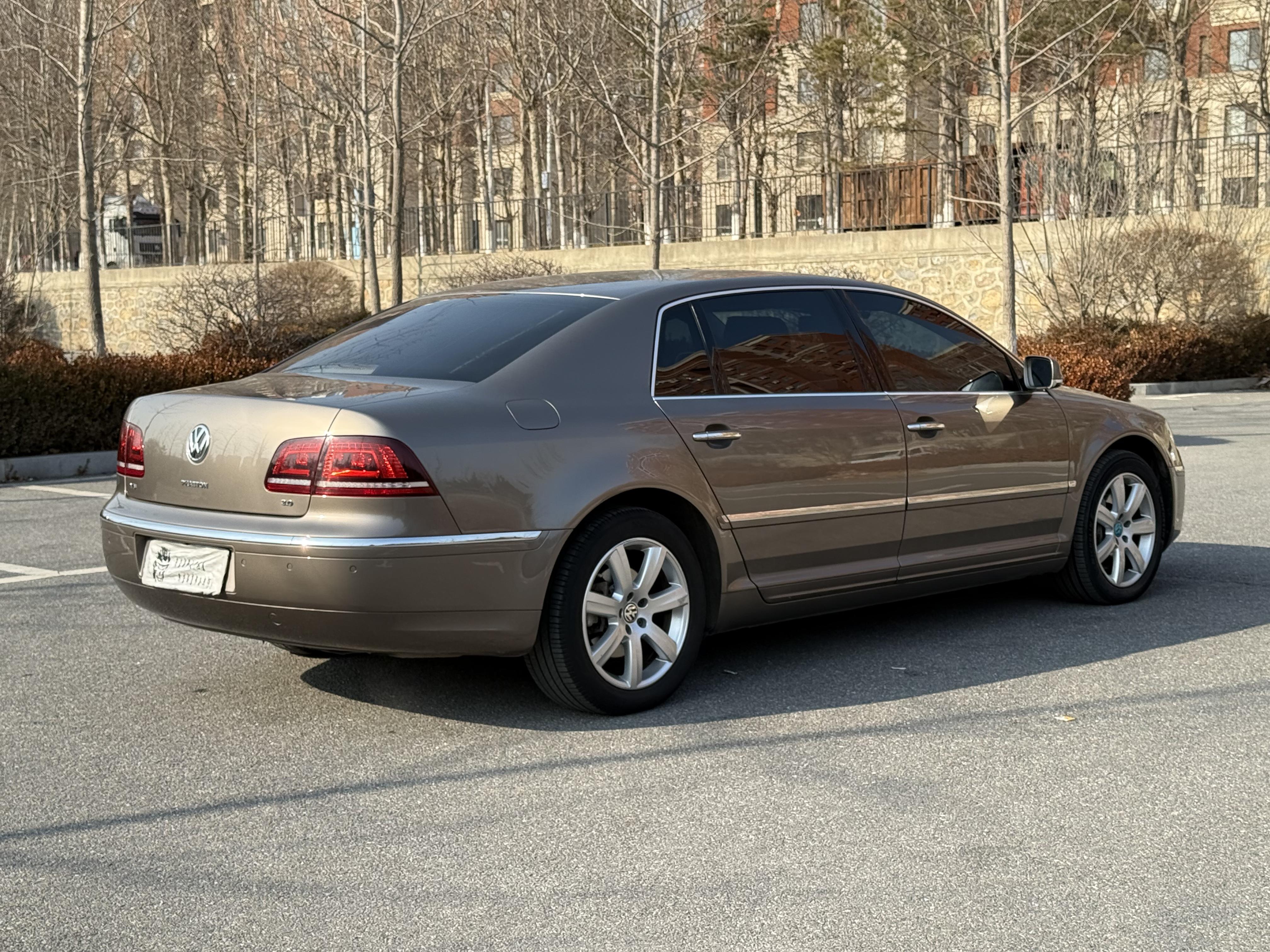 Volkswagen Phaeton 2016 thumb 4