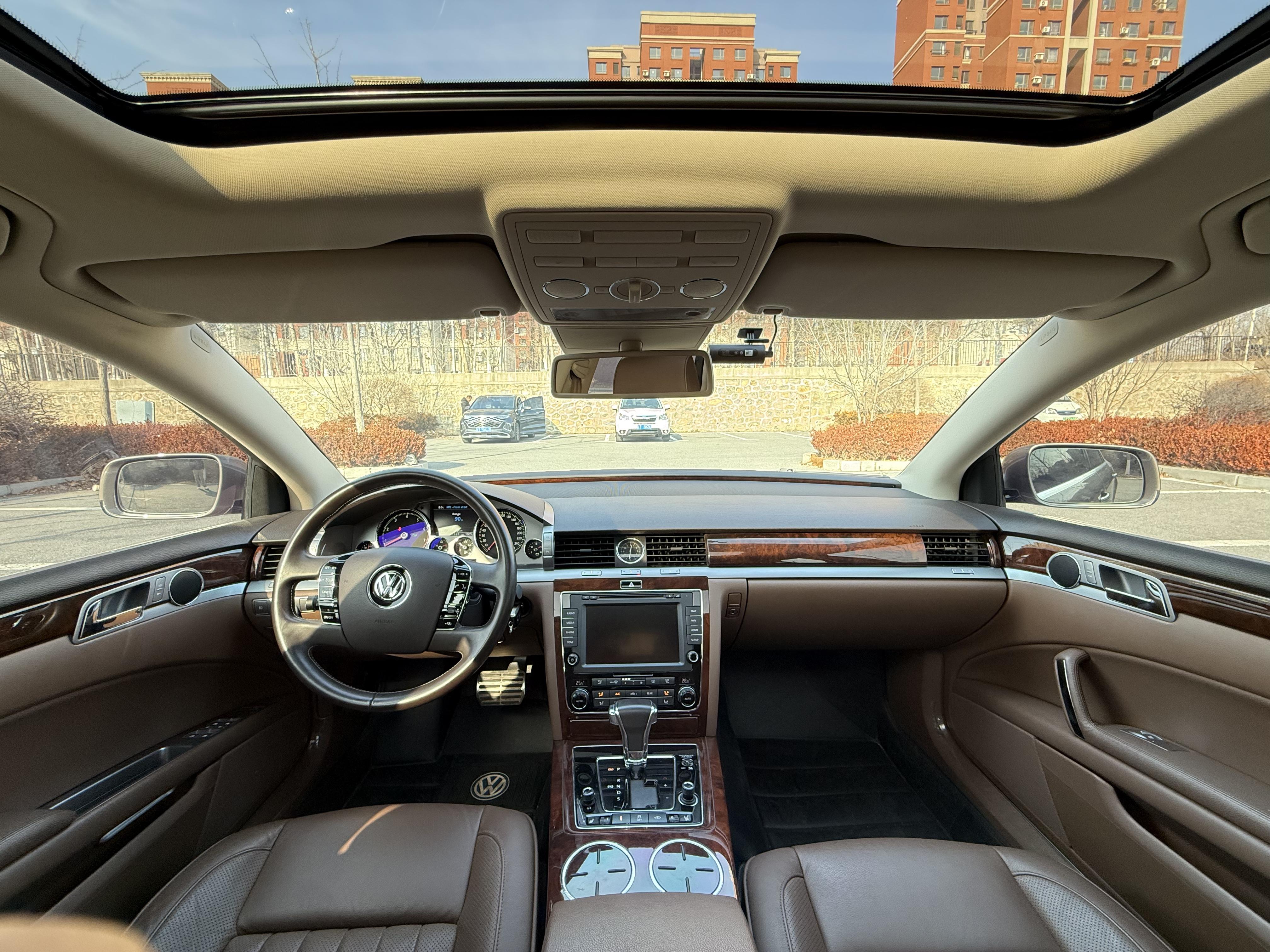 Volkswagen Phaeton 2016 thumb 5