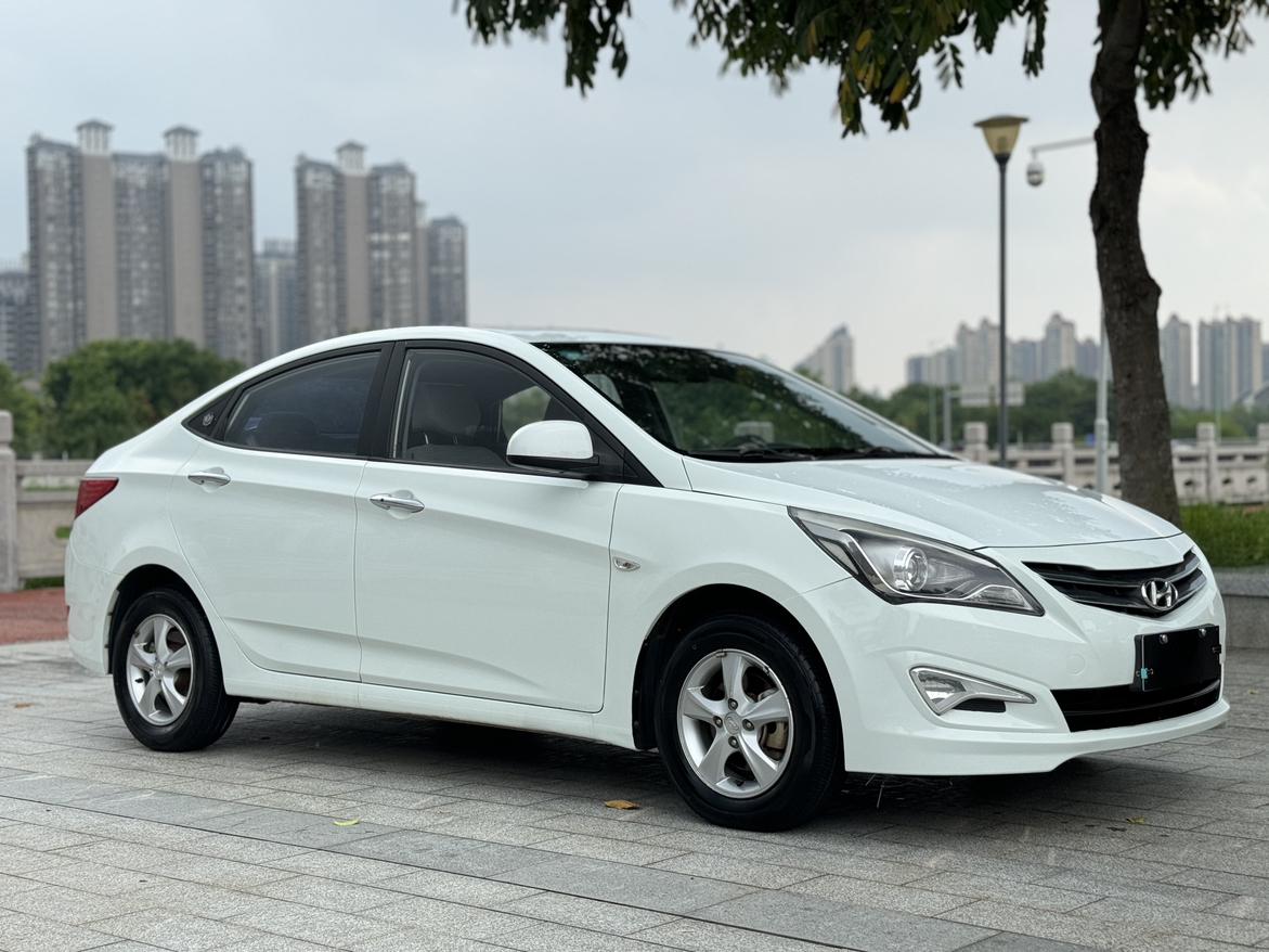 Hyundai Solaris 2017 thumb 10