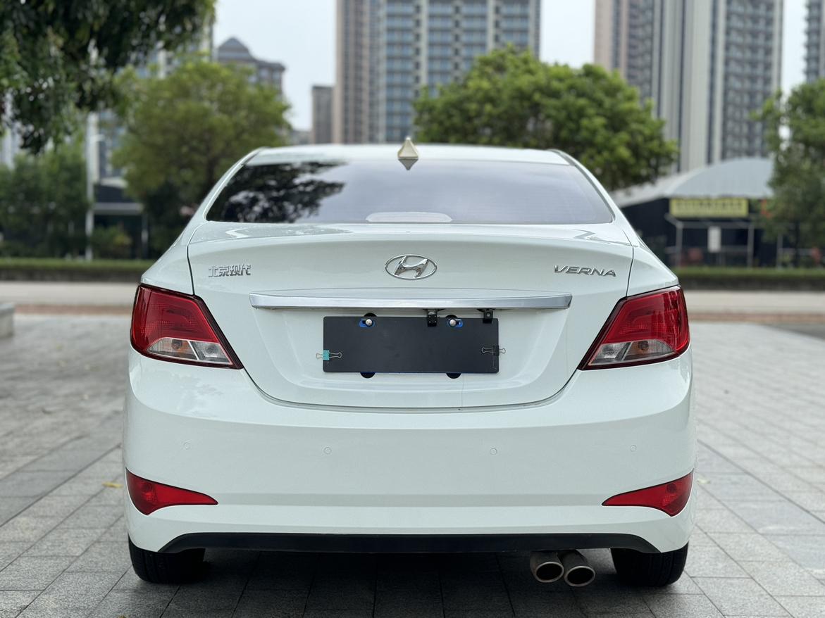 Hyundai Solaris 2017 thumb 12