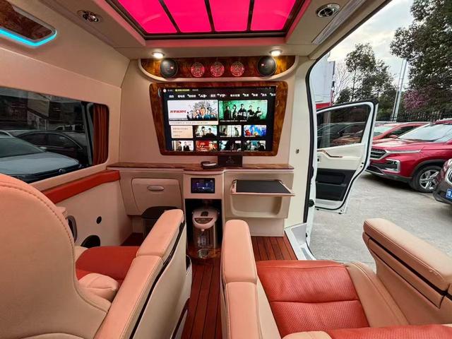 Toyota HiAce 2022 thumb 2