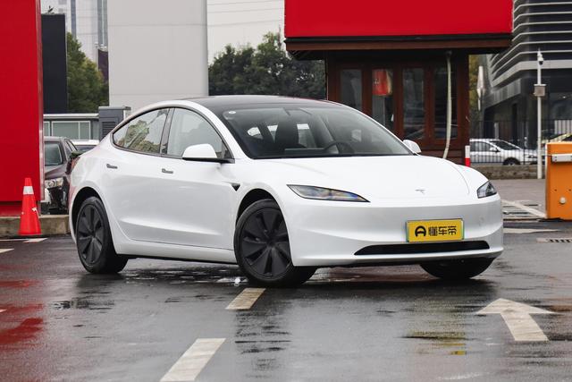 Skoda Superb 2023 thumb 10
