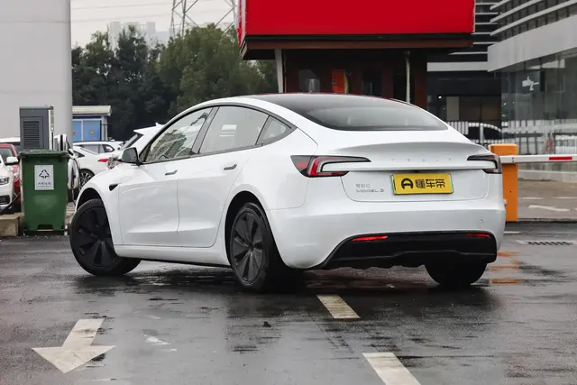Skoda Superb 2023 thumb 12