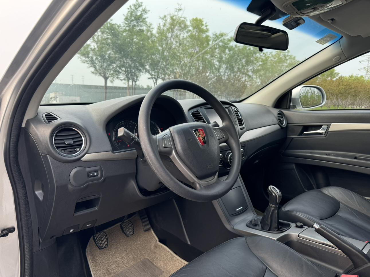 Roewe 350 2012 thumb 5