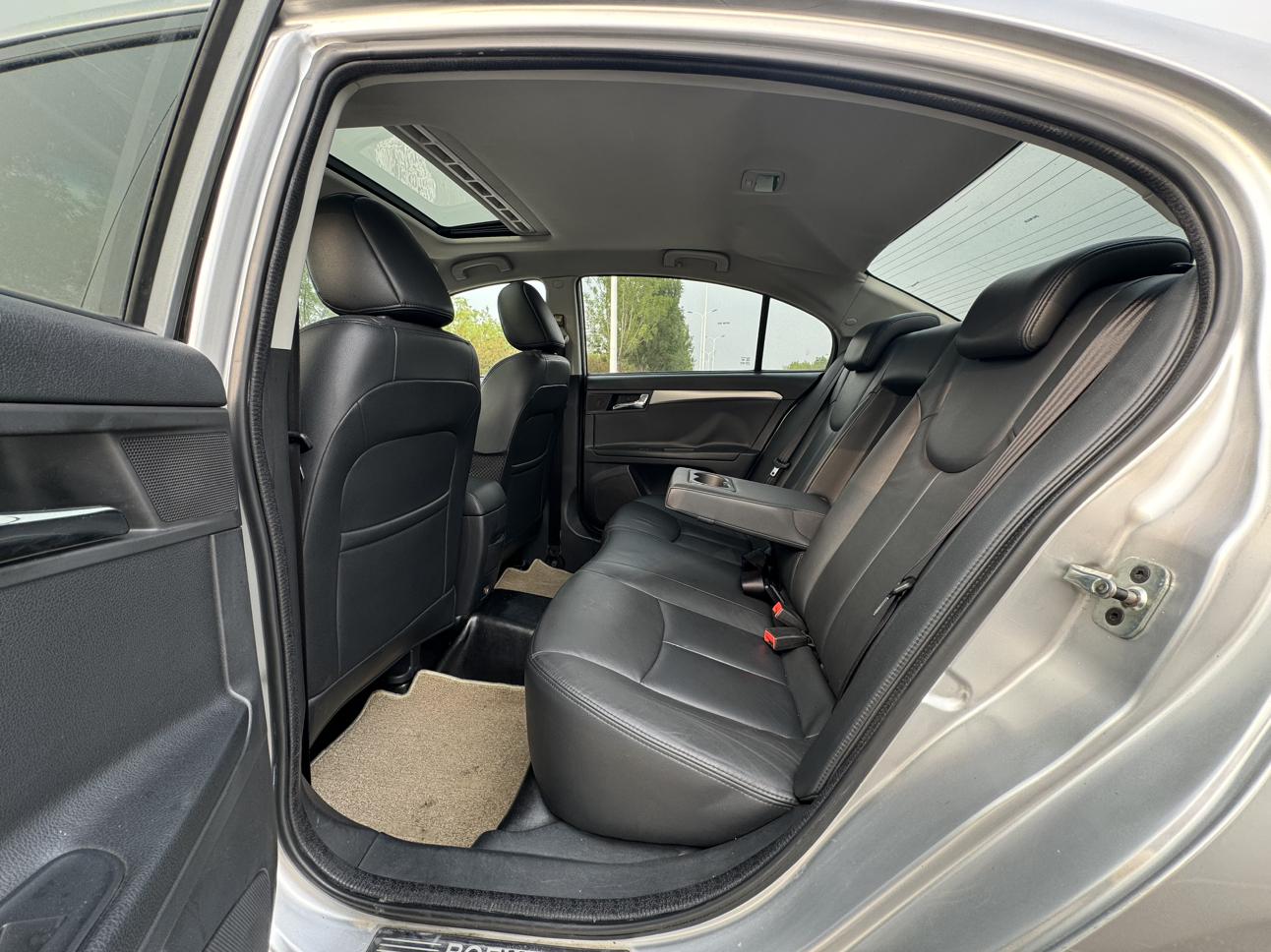 Roewe 350 2012 thumb 6
