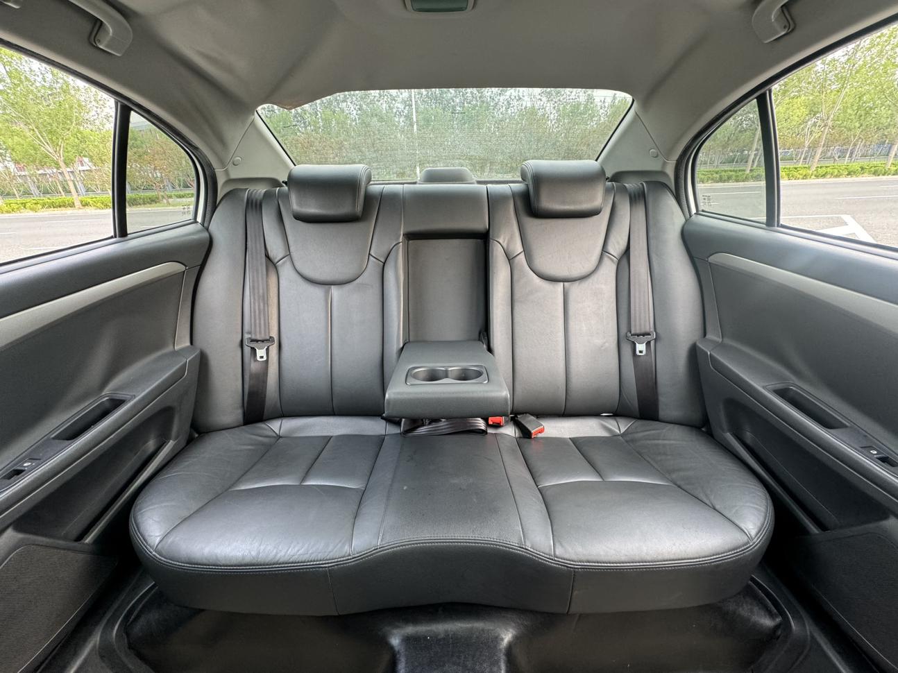 Roewe 350 2012 thumb 7