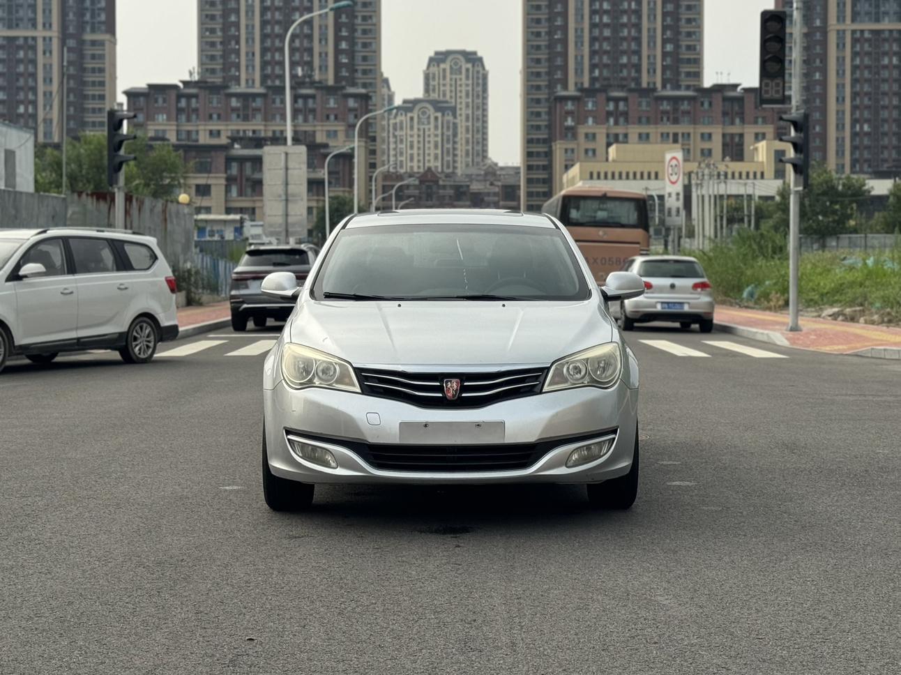 Roewe 350 2012 thumb 9