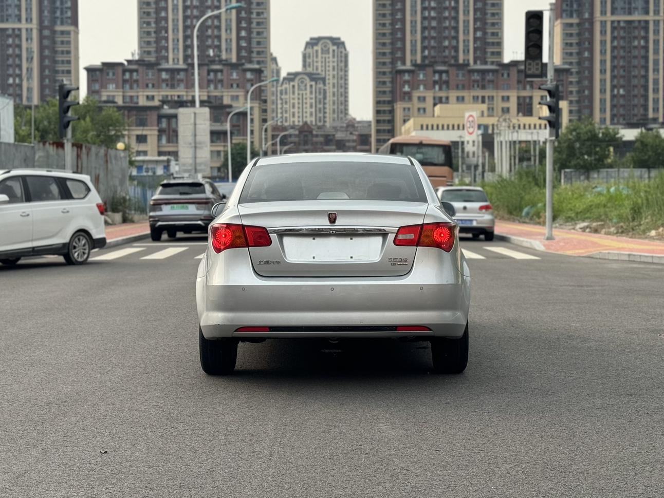Roewe 350 2012 thumb 11