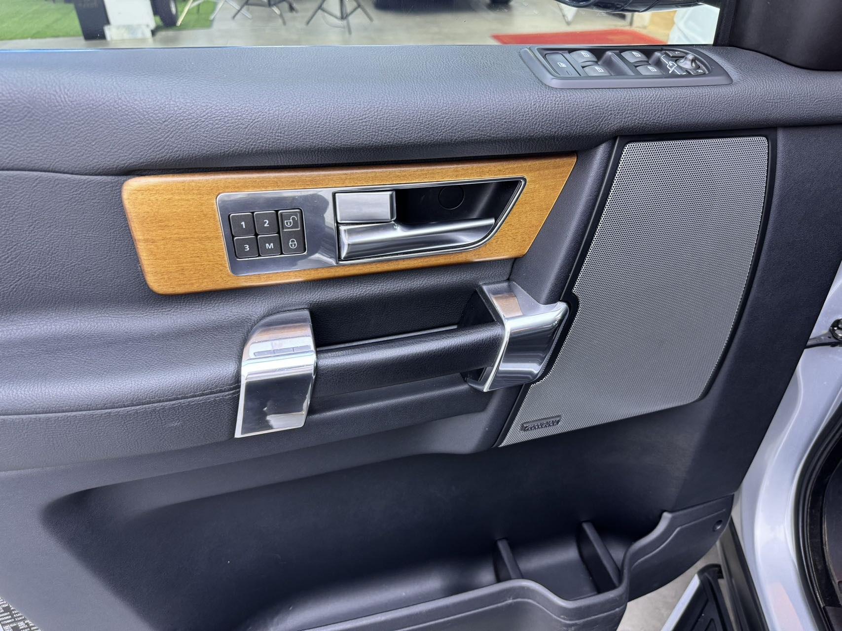 Land Rover Discovery 2016 thumb 5