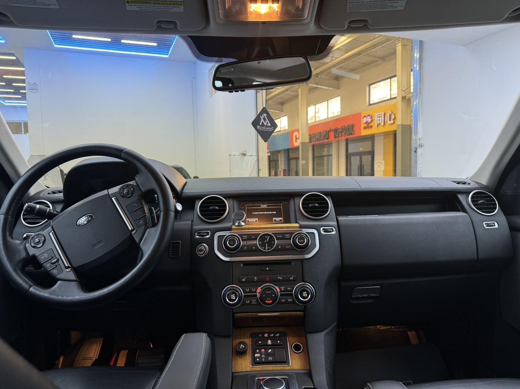 Land Rover Discovery 2016 thumb 7