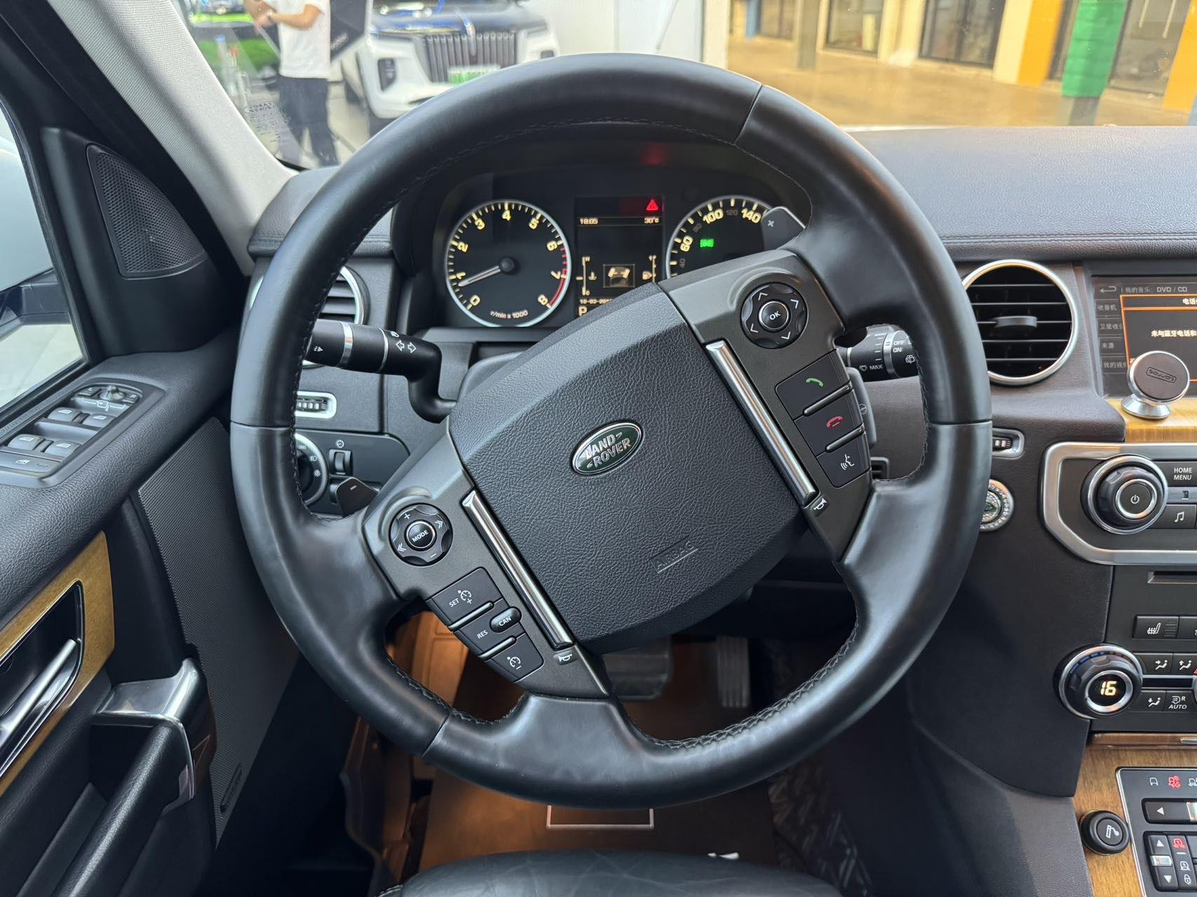 Land Rover Discovery 2016 thumb 8