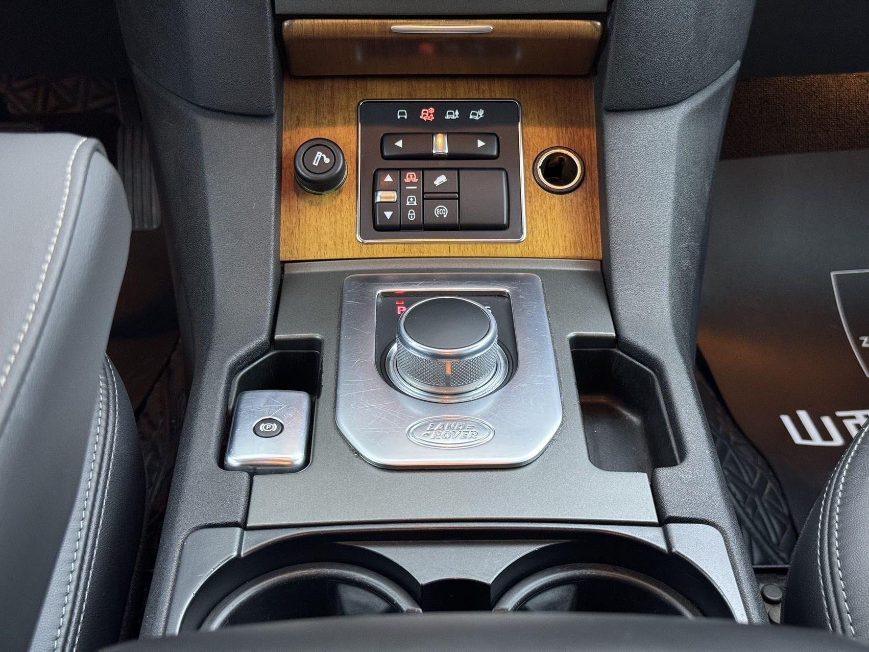 Land Rover Discovery 2016 thumb 10