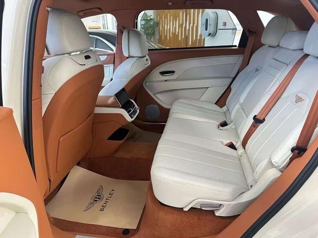 Bentley Bentayga 2024 thumb 4