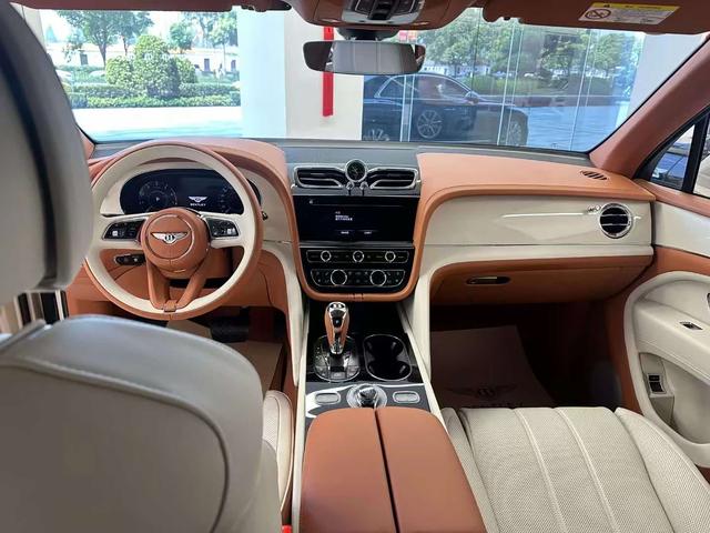 Bentley Bentayga 2024 thumb 6