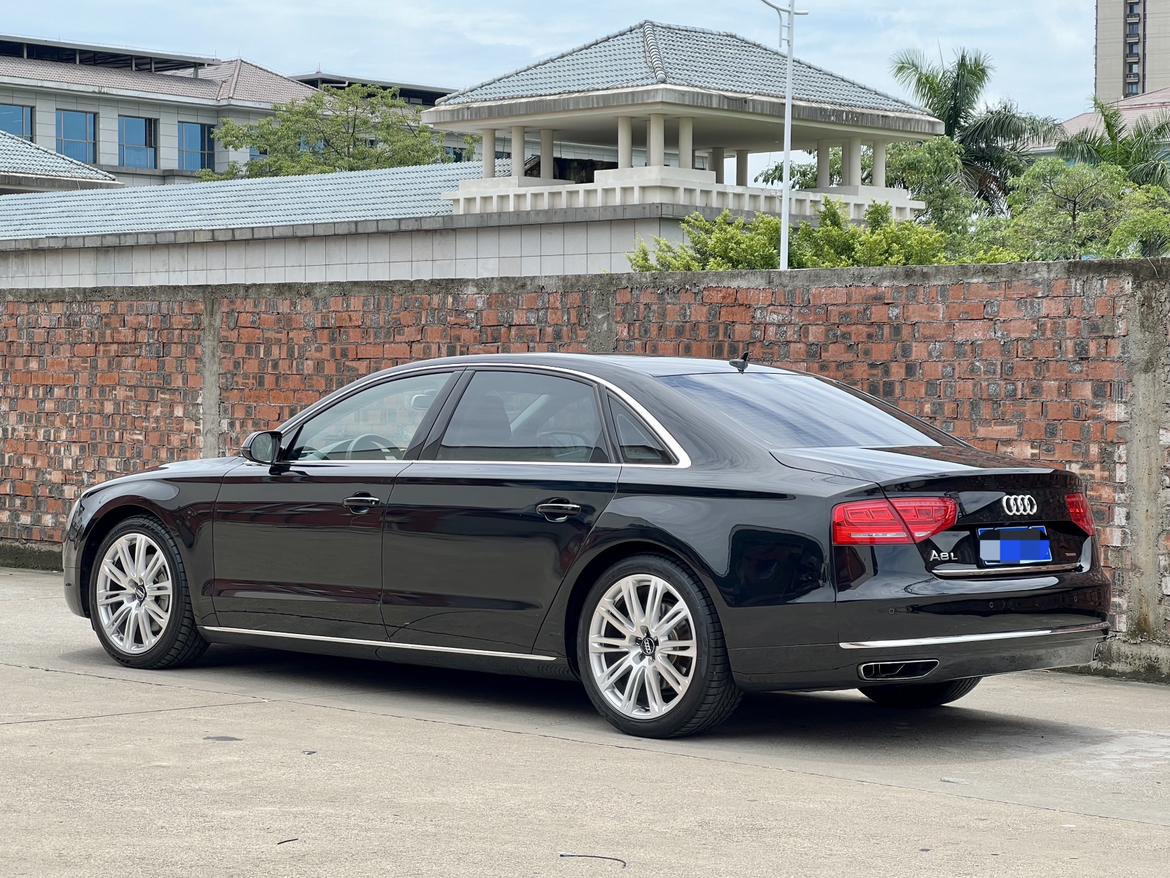 Audi A8 2013 thumb 2