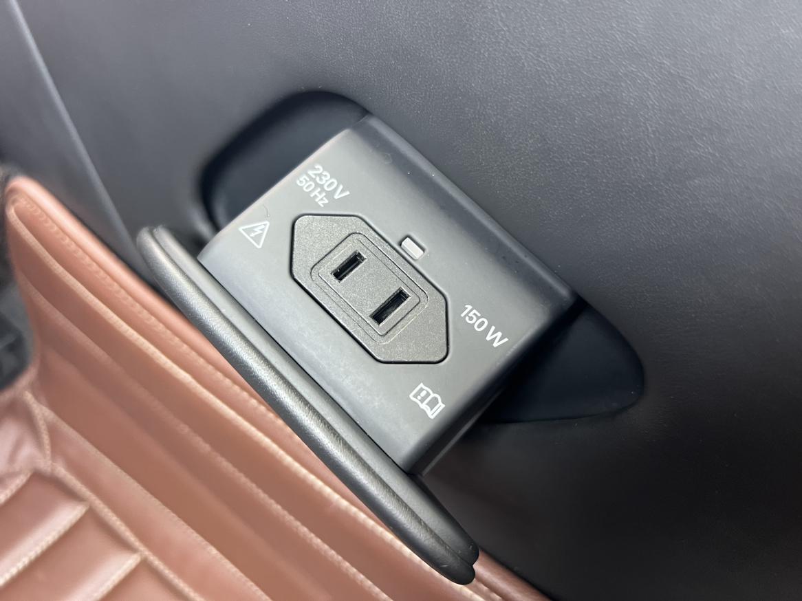 Audi A8 2013 thumb 4