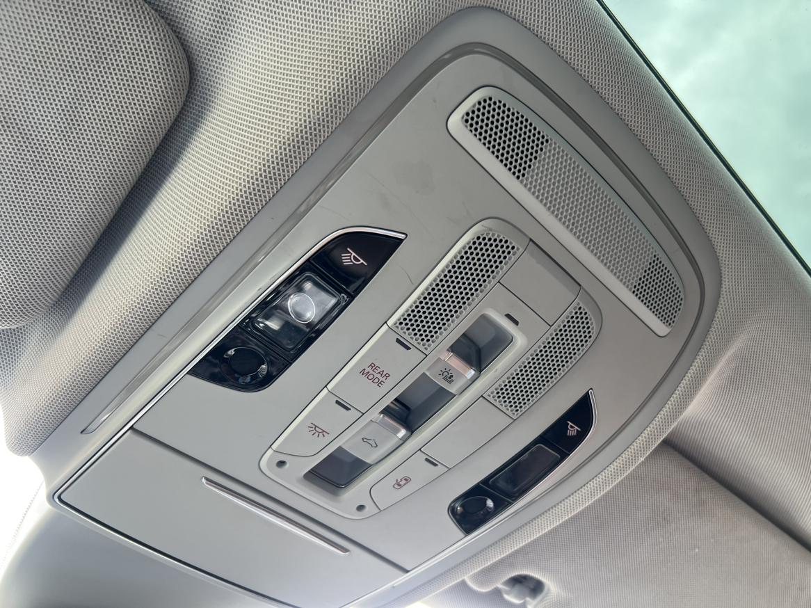 Audi A8 2013 thumb 12