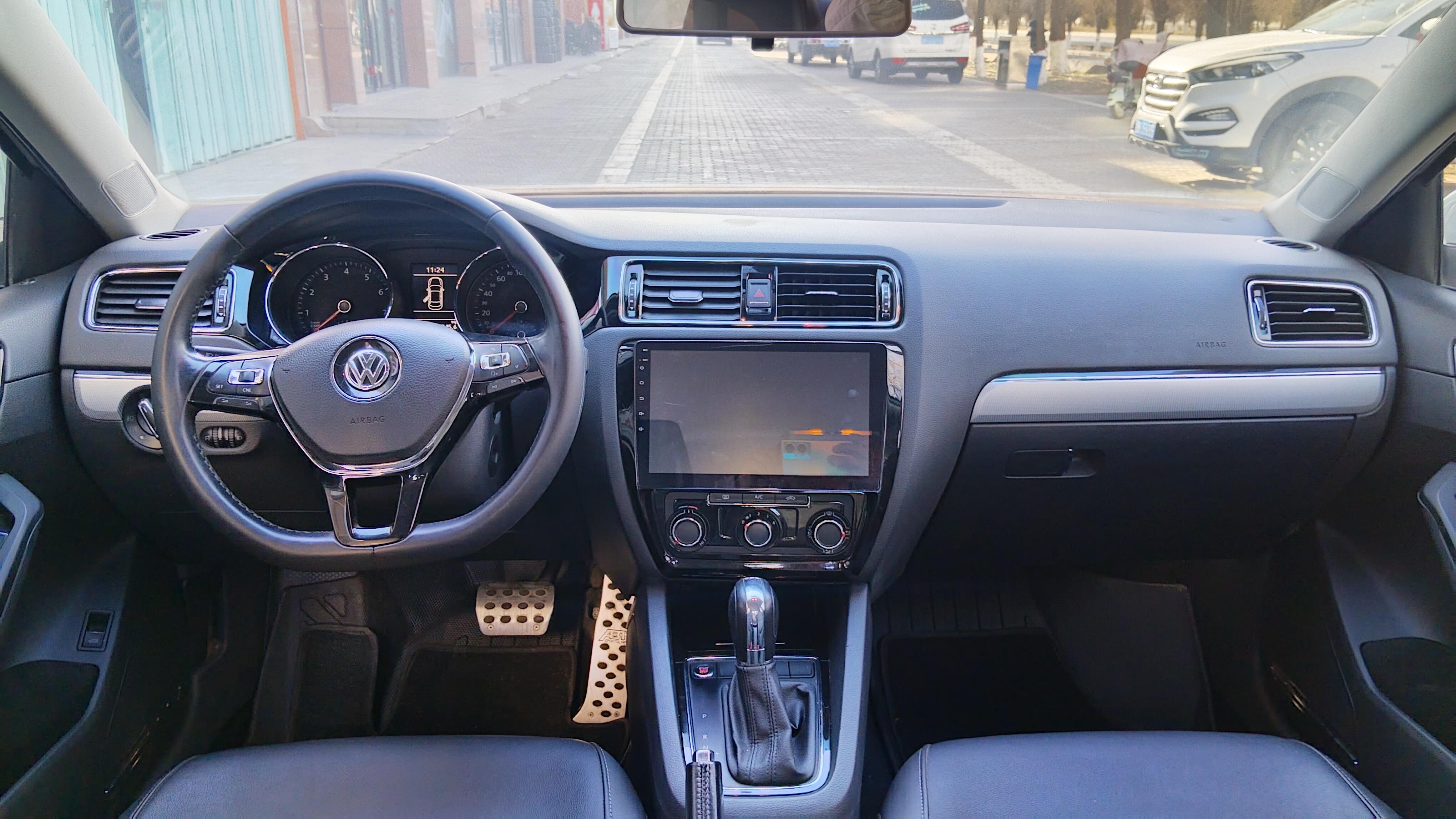 Volkswagen Sagitar 2018 thumb 5