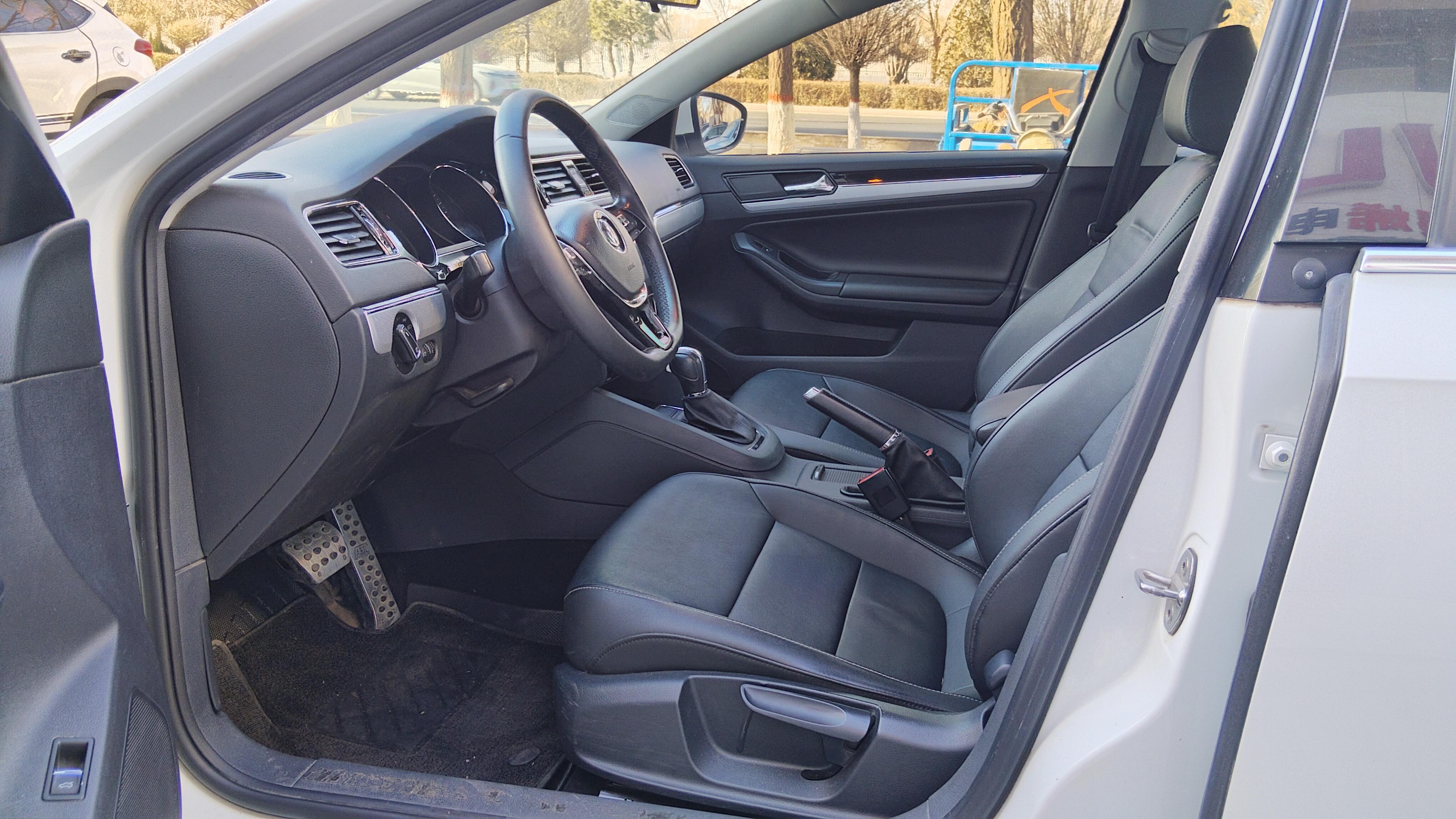 Volkswagen Sagitar 2018 thumb 6