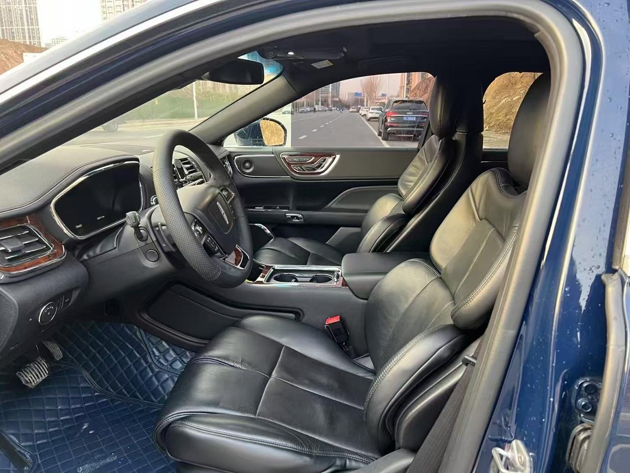 Lincoln Continental 2020 thumb 6