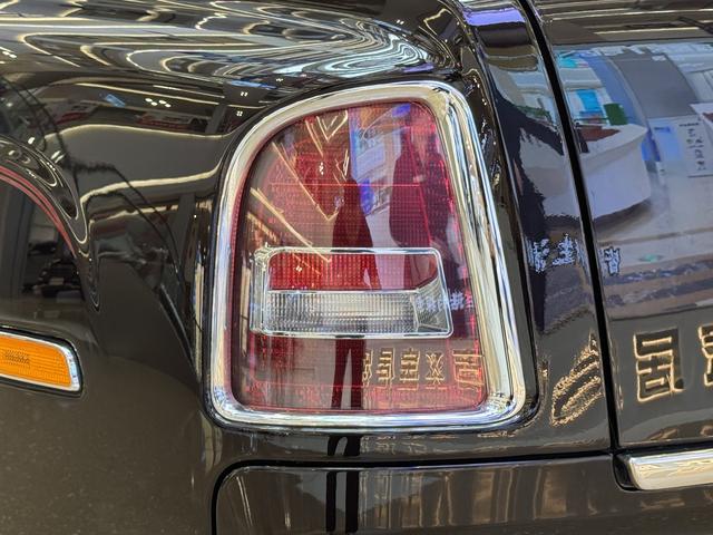 Rolls-Royce Phantom 2015 thumb 6